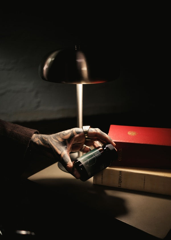 Producto zzen labs sobre oscuridad