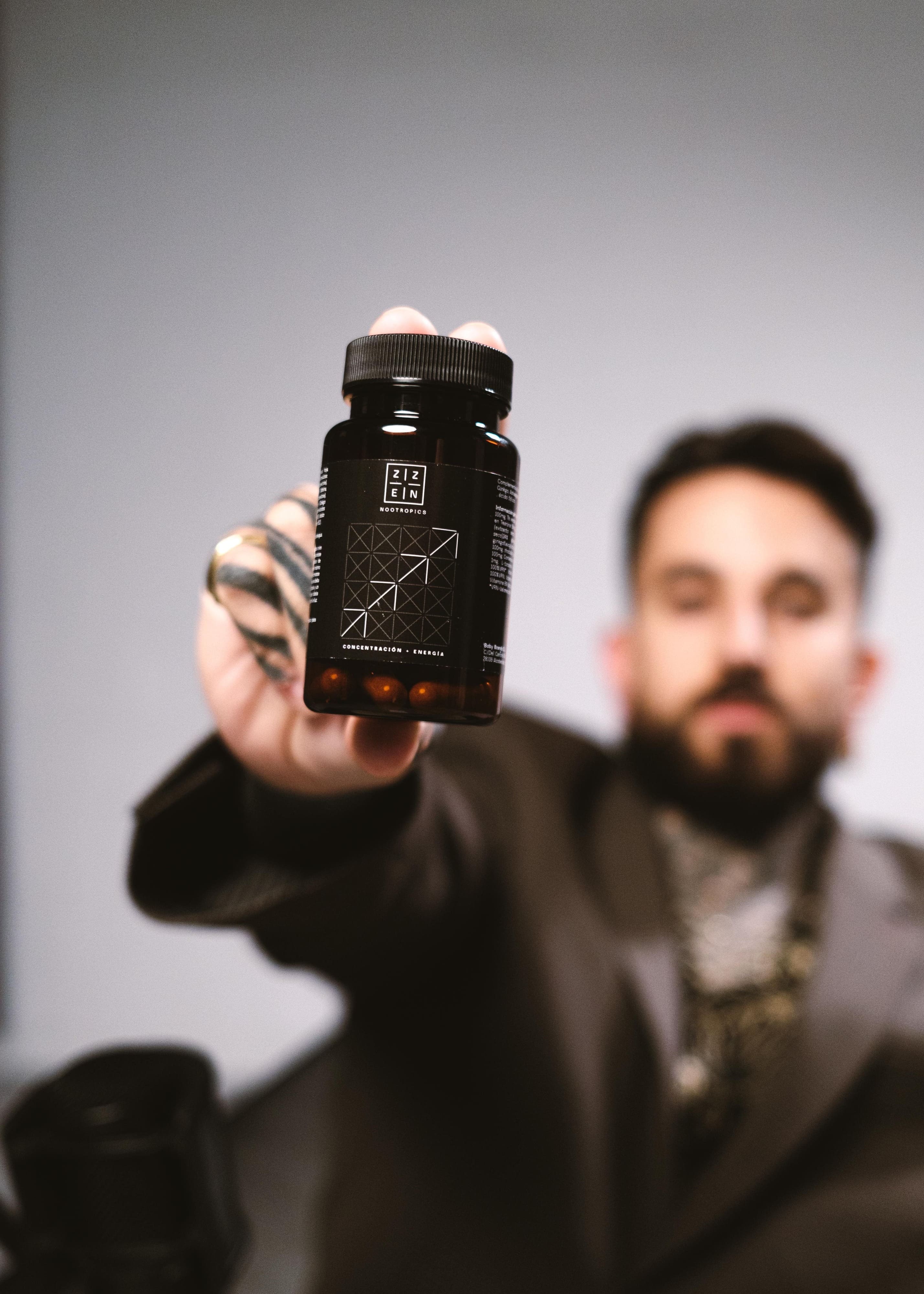 René con un bote de  ZZEN Focus