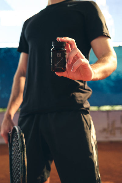 Hombre tenista con bote de ZZEN Focus